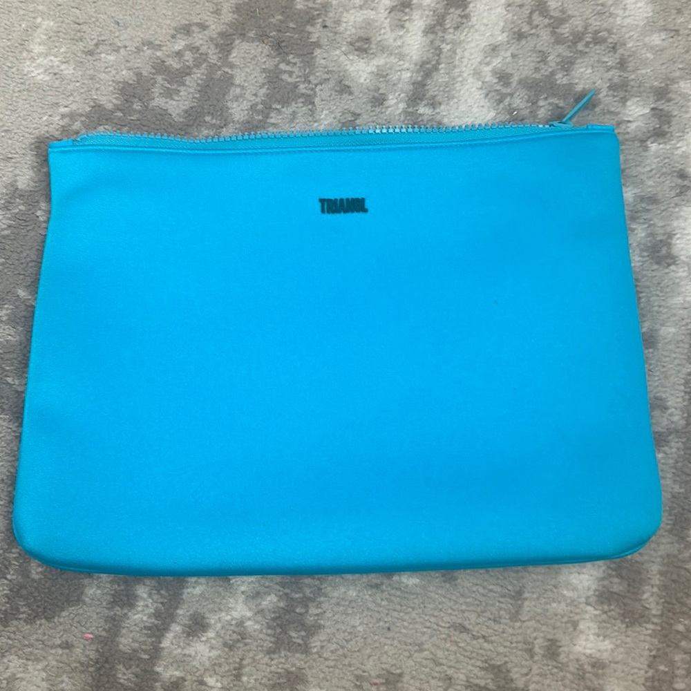 Triangl travel bag!